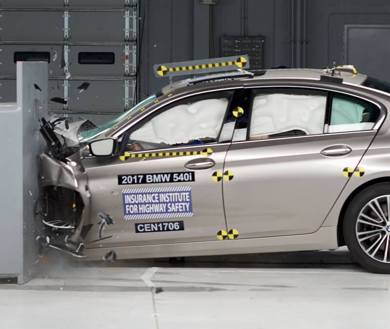 безопасность автомобили BMW