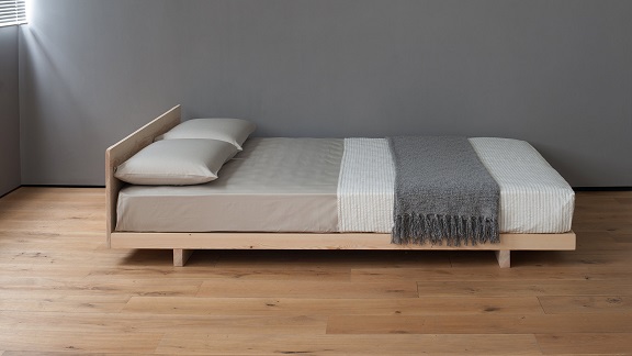 Низкая кровать в японском стиле