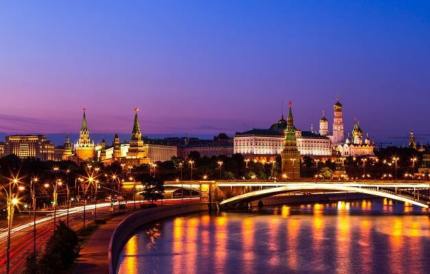 набережная Москвы-реки ночью