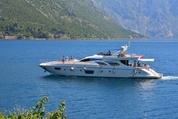 Яхты в Черногории
