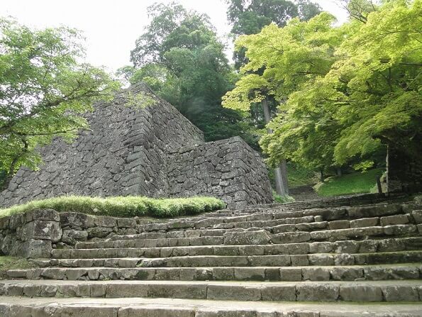 Развалины замка Хитоёси