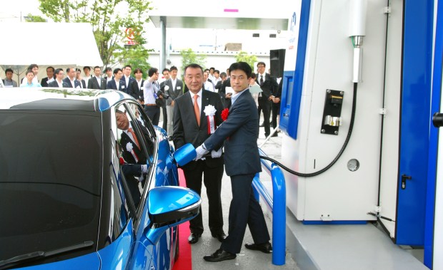 В Японии поддерживают автомобили на водородном топливе