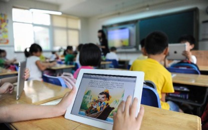 Японские школьники через 4 года перейдут на электронные учебники