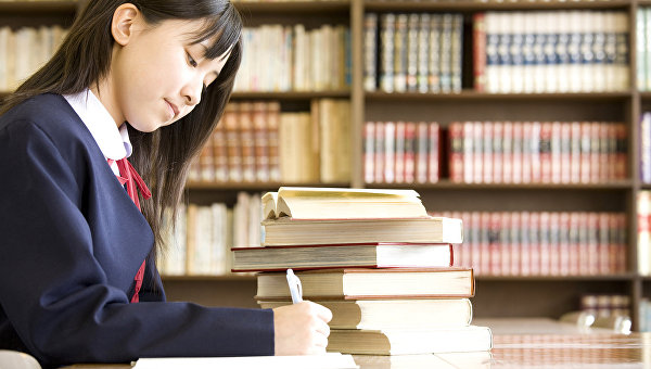 Японские школьники через 4 года перейдут на электронные учебники