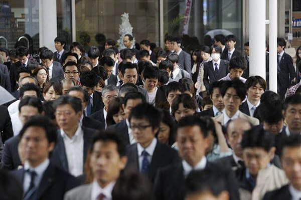 В Японии хотят понизить до 18 лет возраст достижения совершеннолетия