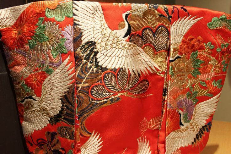 японское кимоно с аистом