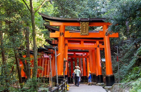 10 самых популярных японских святынь среди иностранных туристов