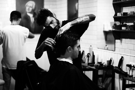 мужских парикмахерских