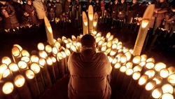 свечи в память погибших японцев