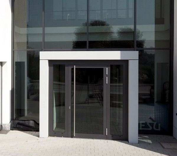 Алюминиевые двери от оконной компании Народные окна