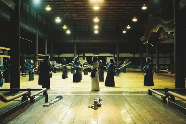 Кэндо: от самурайского кэндзюцу до школьной физкультуры и мировых чемпионатов